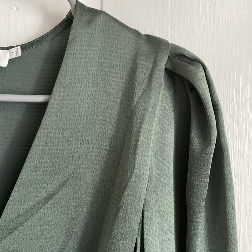 ASTR the label sage green wrap top - Picture 4 of 4